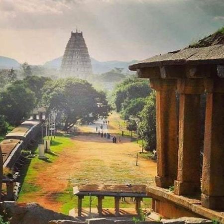 Om Shanti Om Home Stay & Cafe Hampi Zewnętrze zdjęcie