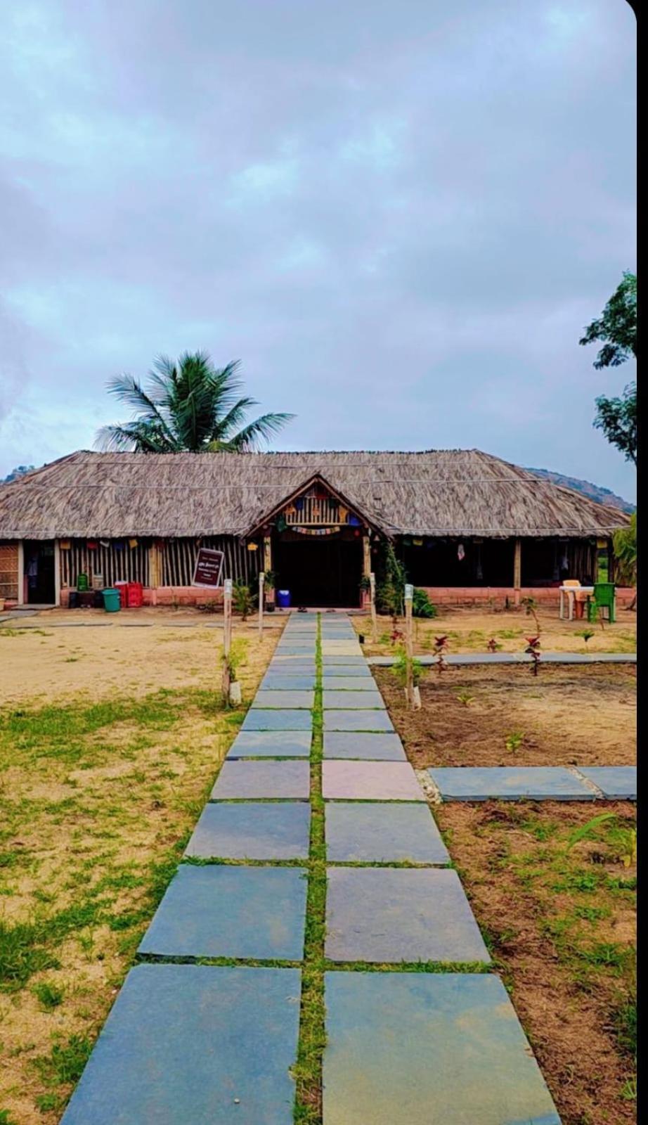 Om Shanti Om Home Stay & Cafe Hampi Zewnętrze zdjęcie