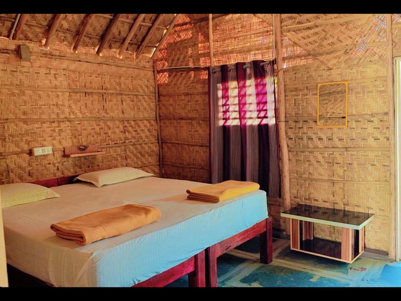 Om Shanti Om Home Stay & Cafe Hampi Zewnętrze zdjęcie