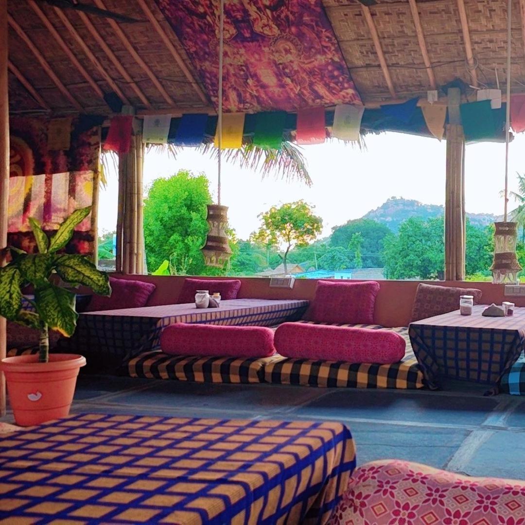Om Shanti Om Home Stay & Cafe Hampi Zewnętrze zdjęcie