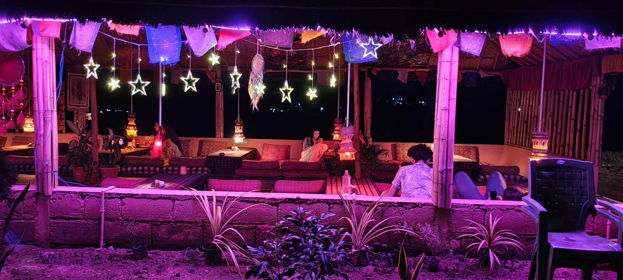 Om Shanti Om Home Stay & Cafe Hampi Zewnętrze zdjęcie