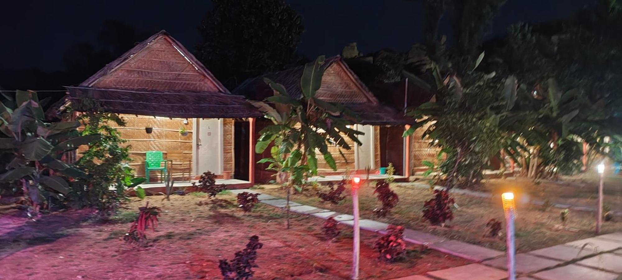 Om Shanti Om Home Stay & Cafe Hampi Zewnętrze zdjęcie